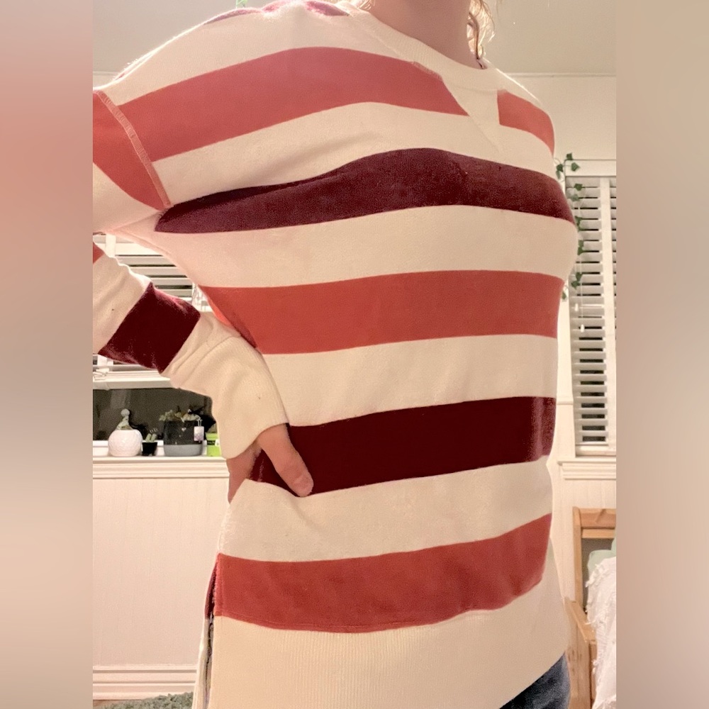 Adorable stripped sweater